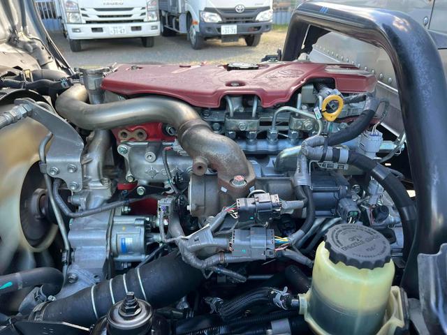 デュトロ 跳ね上げゲート蓋２．９５ｔ積み標準ロングアルミバンＡＴ　２．９５ｔ積み標準ロングアルミバン　４Ｌディーゼルターボ　ＡＴ車　車検Ｒ９年１月１３日　跳上パワーゲート蓋　助手席側サイド扉付　ラッシングレール２段　車両総重量６４４５キロ（17枚目）