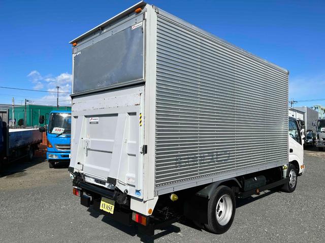 デュトロ 跳ね上げゲート蓋２．９５ｔ積み標準ロングアルミバンＡＴ　２．９５ｔ積み標準ロングアルミバン　４Ｌディーゼルターボ　ＡＴ車　車検Ｒ９年１月１３日　跳上パワーゲート蓋　助手席側サイド扉付　ラッシングレール２段　車両総重量６４４５キロ（23枚目）