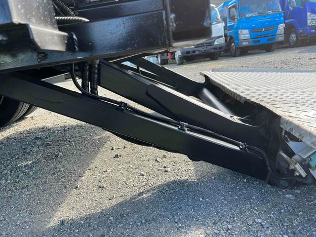 デュトロ 跳ね上げゲート蓋２．９５ｔ積み標準ロングアルミバンＡＴ　２．９５ｔ積み標準ロングアルミバン　４Ｌディーゼルターボ　ＡＴ車　車検Ｒ９年１月１３日　跳上パワーゲート蓋　助手席側サイド扉付　ラッシングレール２段　車両総重量６４４５キロ（37枚目）