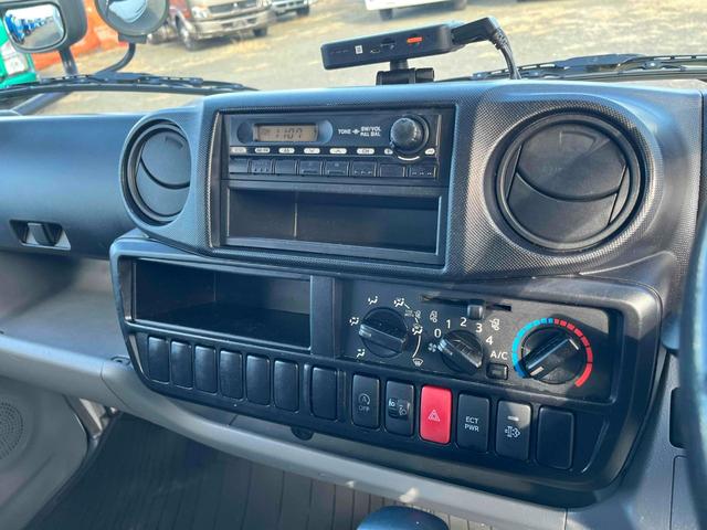 デュトロ 跳ね上げゲート蓋２．９５ｔ積み標準ロングアルミバンＡＴ　２．９５ｔ積み標準ロングアルミバン　４Ｌディーゼルターボ　ＡＴ車　車検Ｒ９年１月１３日　跳上パワーゲート蓋　助手席側サイド扉付　ラッシングレール２段　車両総重量６４４５キロ（42枚目）