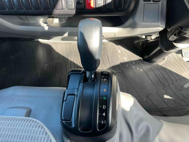 デュトロ 跳ね上げゲート蓋２．９５ｔ積み標準ロングアルミバンＡＴ　２．９５ｔ積み標準ロングアルミバン　４Ｌディーゼルターボ　ＡＴ車　車検Ｒ９年１月１３日　跳上パワーゲート蓋　助手席側サイド扉付　ラッシングレール２段　車両総重量６４４５キロ（44枚目）