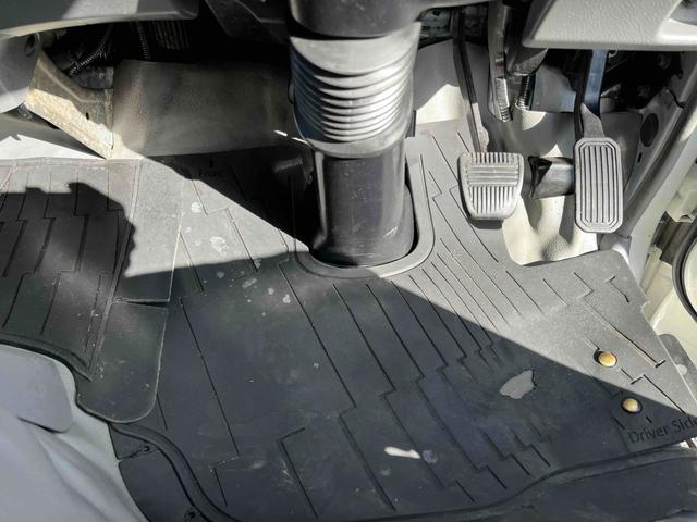 デュトロ 跳ね上げゲート蓋２．９５ｔ積み標準ロングアルミバンＡＴ　２．９５ｔ積み標準ロングアルミバン　４Ｌディーゼルターボ　ＡＴ車　車検Ｒ９年１月１３日　跳上パワーゲート蓋　助手席側サイド扉付　ラッシングレール２段　車両総重量６４４５キロ（45枚目）