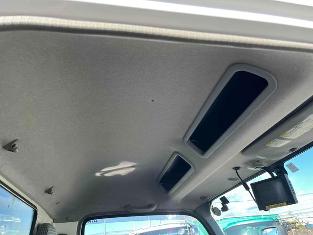 デュトロ 跳ね上げゲート蓋２．９５ｔ積み標準ロングアルミバンＡＴ　２．９５ｔ積み標準ロングアルミバン　４Ｌディーゼルターボ　ＡＴ車　車検Ｒ９年１月１３日　跳上パワーゲート蓋　助手席側サイド扉付　ラッシングレール２段　車両総重量６４４５キロ（46枚目）