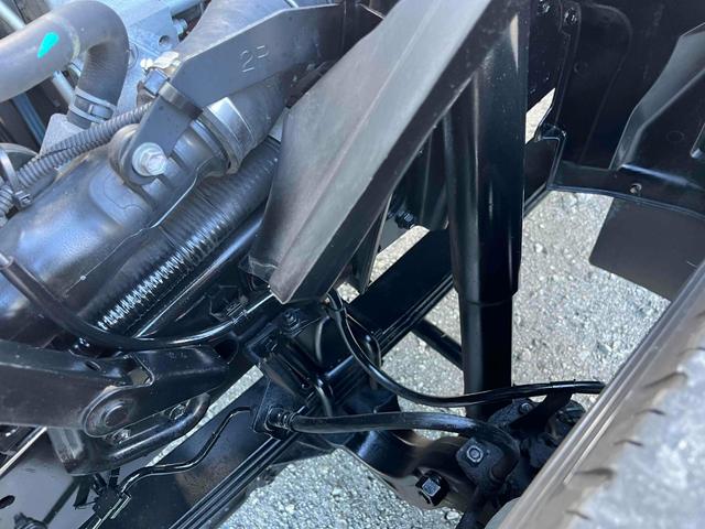 デュトロ 跳ね上げゲート蓋２．９５ｔ積み標準ロングアルミバンＡＴ　２．９５ｔ積み標準ロングアルミバン　４Ｌディーゼルターボ　ＡＴ車　車検Ｒ９年１月１３日　跳上パワーゲート蓋　助手席側サイド扉付　ラッシングレール２段　車両総重量６４４５キロ（49枚目）