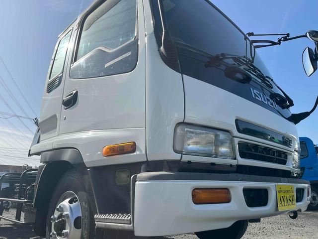 フォワード ３．９５ｔ積アームロール新明和Ｗシリンダー　フルキャブＭＴ　３．９５ｔ積み脱着装置付コンテナ専用車　７．１６Ｌディーゼルターボ　５速ＭＴ　フルキャブ車　塗装済み　新明和製アームロール　ＣＣＡ４－４０　ツインホイスト　タイヤ山８分　車両総重量７９６５キロ（26枚目）