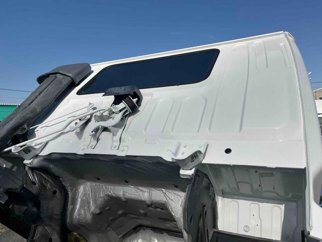 フォワード ３．９５ｔ積アームロール新明和Ｗシリンダー　フルキャブＭＴ　３．９５ｔ積み脱着装置付コンテナ専用車　７．１６Ｌディーゼルターボ　５速ＭＴ　フルキャブ車　塗装済み　新明和製アームロール　ＣＣＡ４－４０　ツインホイスト　タイヤ山８分　車両総重量７９６５キロ（39枚目）