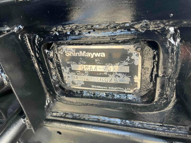 フォワード ３．９５ｔ積アームロール新明和Ｗシリンダー　フルキャブＭＴ　３．９５ｔ積み脱着装置付コンテナ専用車　７．１６Ｌディーゼルターボ　５速ＭＴ　フルキャブ車　塗装済み　新明和製アームロール　ＣＣＡ４－４０　ツインホイスト　タイヤ山８分　車両総重量７９６５キロ（40枚目）