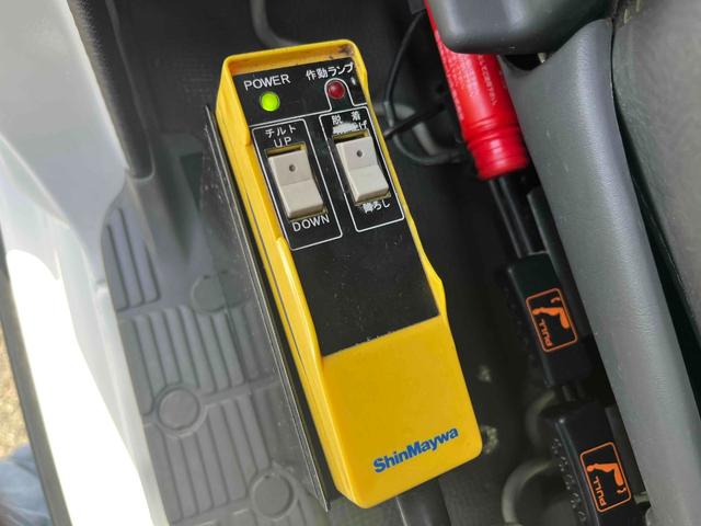 フォワード ３．９５ｔ積アームロール新明和Ｗシリンダー　フルキャブＭＴ　３．９５ｔ積み脱着装置付コンテナ専用車　７．１６Ｌディーゼルターボ　５速ＭＴ　フルキャブ車　塗装済み　新明和製アームロール　ＣＣＡ４－４０　ツインホイスト　タイヤ山８分　車両総重量７９６５キロ（42枚目）