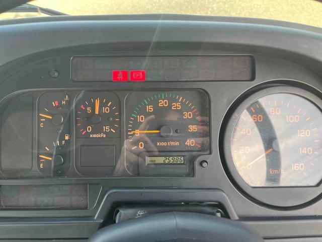 フォワード ３．９５ｔ積アームロール新明和Ｗシリンダー　フルキャブＭＴ　３．９５ｔ積み脱着装置付コンテナ専用車　７．１６Ｌディーゼルターボ　５速ＭＴ　フルキャブ車　塗装済み　新明和製アームロール　ＣＣＡ４－４０　ツインホイスト　タイヤ山８分　車両総重量７９６５キロ（44枚目）