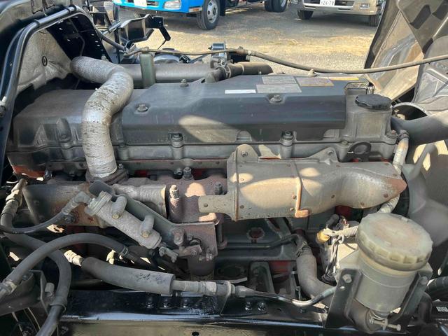 フォワード ３．９５ｔ積アームロール新明和Ｗシリンダー　フルキャブＭＴ　３．９５ｔ積み脱着装置付コンテナ専用車　７．１６Ｌディーゼルターボ　５速ＭＴ　フルキャブ車　塗装済み　新明和製アームロール　ＣＣＡ４－４０　ツインホイスト　タイヤ山８分　車両総重量７９６５キロ（49枚目）