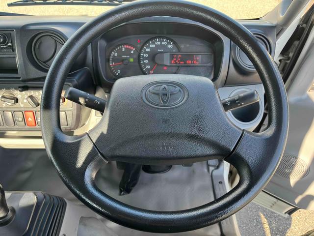 ダイナトラック アーム式ゲート付２ｔ積み標準ロング平ボディー　５速ＭＴ　２ｔ積み標準ロング平ボディー　４Ｌディーゼルターボ　５速ＭＴ　荷台内寸長４３５幅１８０高６２ｃｍ　３方開　左右アオリ楽々ゲート　アーム式パワーゲート　ゲート昇降能力８００キロ　車両総重量５０１５キロ（15枚目）