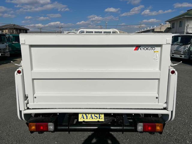 ダイナトラック アーム式ゲート付２ｔ積み標準ロング平ボディー　５速ＭＴ　２ｔ積み標準ロング平ボディー　４Ｌディーゼルターボ　５速ＭＴ　荷台内寸長４３５幅１８０高６２ｃｍ　３方開　左右アオリ楽々ゲート　アーム式パワーゲート　ゲート昇降能力８００キロ　車両総重量５０１５キロ（24枚目）