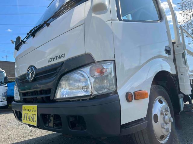 ダイナトラック アーム式ゲート付２ｔ積み標準ロング平ボディー　５速ＭＴ　２ｔ積み標準ロング平ボディー　４Ｌディーゼルターボ　５速ＭＴ　荷台内寸長４３５幅１８０高６２ｃｍ　３方開　左右アオリ楽々ゲート　アーム式パワーゲート　ゲート昇降能力８００キロ　車両総重量５０１５キロ（25枚目）
