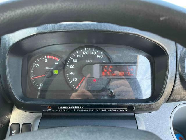 ダイナトラック アーム式ゲート付２ｔ積み標準ロング平ボディー　５速ＭＴ　２ｔ積み標準ロング平ボディー　４Ｌディーゼルターボ　５速ＭＴ　荷台内寸長４３５幅１８０高６２ｃｍ　３方開　左右アオリ楽々ゲート　アーム式パワーゲート　ゲート昇降能力８００キロ　車両総重量５０１５キロ（47枚目）