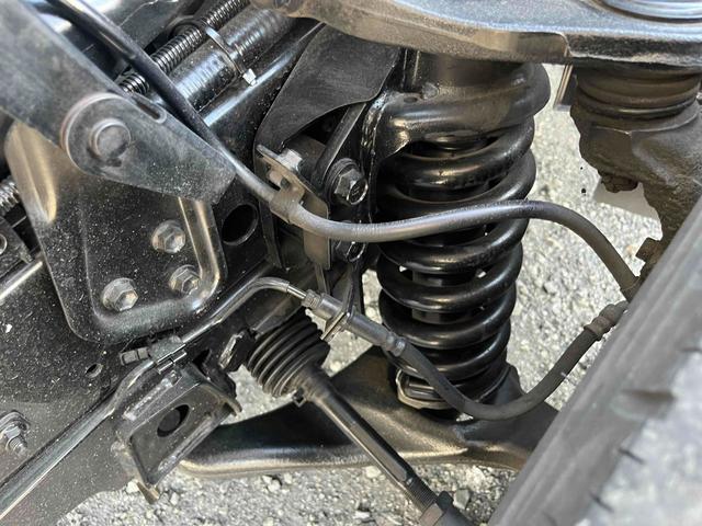 ダイナトラック アーム式ゲート付２ｔ積み標準ロング平ボディー　５速ＭＴ　２ｔ積み標準ロング平ボディー　４Ｌディーゼルターボ　５速ＭＴ　荷台内寸長４３５幅１８０高６２ｃｍ　３方開　左右アオリ楽々ゲート　アーム式パワーゲート　ゲート昇降能力８００キロ　車両総重量５０１５キロ（52枚目）