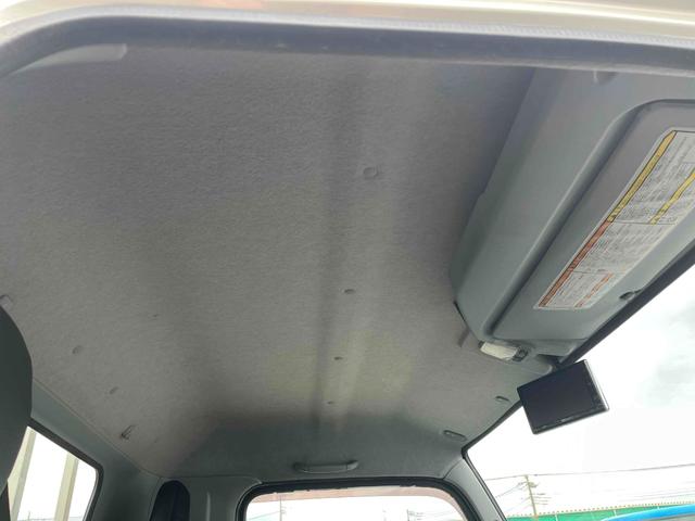 キャンター 垂直ゲート付４．２ｔ積ワイドロング平ボディー　デュアルＡＴ　ワイドロング４．２ｔ積み平ボディー　デュアルＡＴ　バックカメラ付　荷台内寸長４３３幅２０９高６５ｃｍ　左右アオリ楽々ゲート付　荷台床面鉄板敷き　極東開発製８００キロ対応垂直パワーゲート付（49枚目）