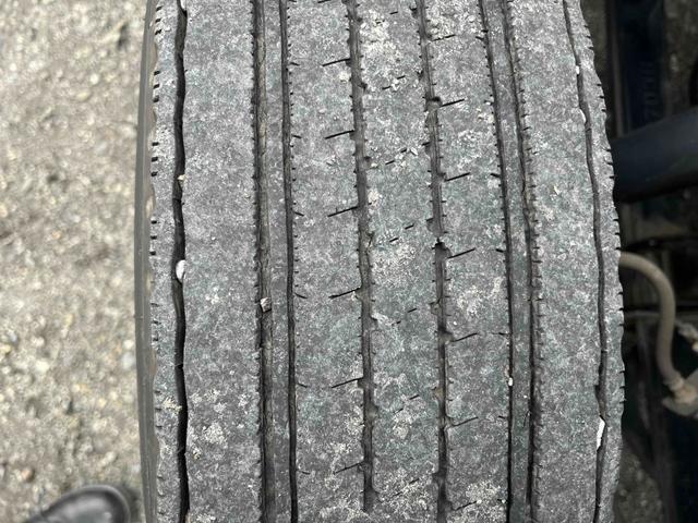 キャンター 垂直ゲート付４．２ｔ積ワイドロング平ボディー　デュアルＡＴ　ワイドロング４．２ｔ積み平ボディー　デュアルＡＴ　バックカメラ付　荷台内寸長４３３幅２０９高６５ｃｍ　左右アオリ楽々ゲート付　荷台床面鉄板敷き　極東開発製８００キロ対応垂直パワーゲート付（54枚目）