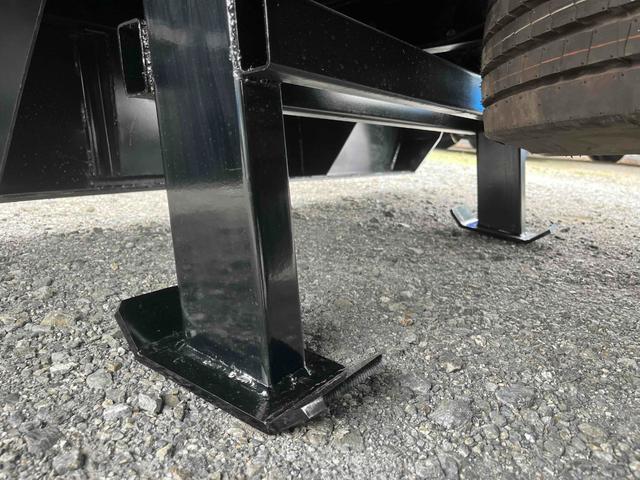 ヒノレンジャー ２．３５ｔ積４段セルフクレーン　ベッドレス　アルミブロック平　２．３５ｔ積４段クレーン付セルフローダー　アルミブロック　６速ＭＴ　荷台内寸長５２０幅２１６高３８ｃｍ　タダノ製ＴＭ－ＺＲ３０４ＳＬ　４段ブーム　ラジコン付　２．９３ｔ吊り　車両総重量７９８５キロ（14枚目）