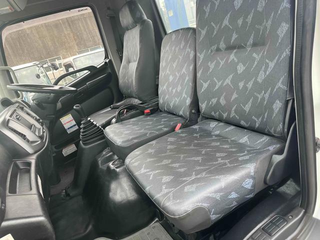 ヒノレンジャー ２．３５ｔ積４段セルフクレーン　ベッドレス　アルミブロック平　２．３５ｔ積４段クレーン付セルフローダー　アルミブロック　６速ＭＴ　荷台内寸長５２０幅２１６高３８ｃｍ　タダノ製ＴＭ－ＺＲ３０４ＳＬ　４段ブーム　ラジコン付　２．９３ｔ吊り　車両総重量７９８５キロ（17枚目）