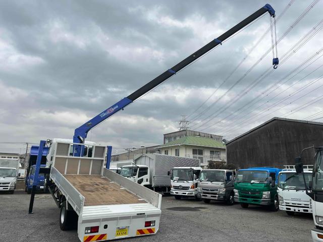 ヒノレンジャー ２．３５ｔ積４段セルフクレーン　ベッドレス　アルミブロック平　２．３５ｔ積４段クレーン付セルフローダー　アルミブロック　６速ＭＴ　荷台内寸長５２０幅２１６高３８ｃｍ　タダノ製ＴＭ－ＺＲ３０４ＳＬ　４段ブーム　ラジコン付　２．９３ｔ吊り　車両総重量７９８５キロ（32枚目）