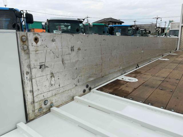 ヒノレンジャー ２．３５ｔ積４段セルフクレーン　ベッドレス　アルミブロック平　２．３５ｔ積４段クレーン付セルフローダー　アルミブロック　６速ＭＴ　荷台内寸長５２０幅２１６高３８ｃｍ　タダノ製ＴＭ－ＺＲ３０４ＳＬ　４段ブーム　ラジコン付　２．９３ｔ吊り　車両総重量７９８５キロ（37枚目）