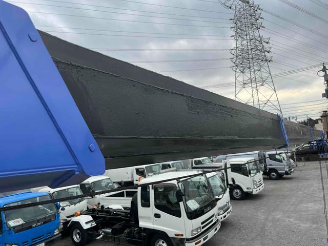 ヒノレンジャー ２．３５ｔ積４段セルフクレーン　ベッドレス　アルミブロック平　２．３５ｔ積４段クレーン付セルフローダー　アルミブロック　６速ＭＴ　荷台内寸長５２０幅２１６高３８ｃｍ　タダノ製ＴＭ－ＺＲ３０４ＳＬ　４段ブーム　ラジコン付　２．９３ｔ吊り　車両総重量７９８５キロ（42枚目）