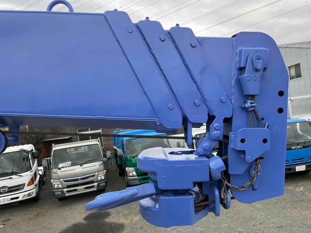 ヒノレンジャー ２．３５ｔ積４段セルフクレーン　ベッドレス　アルミブロック平　２．３５ｔ積４段クレーン付セルフローダー　アルミブロック　６速ＭＴ　荷台内寸長５２０幅２１６高３８ｃｍ　タダノ製ＴＭ－ＺＲ３０４ＳＬ　４段ブーム　ラジコン付　２．９３ｔ吊り　車両総重量７９８５キロ（44枚目）