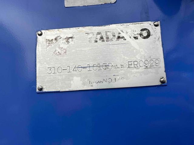 ヒノレンジャー ２．３５ｔ積４段セルフクレーン　ベッドレス　アルミブロック平　２．３５ｔ積４段クレーン付セルフローダー　アルミブロック　６速ＭＴ　荷台内寸長５２０幅２１６高３８ｃｍ　タダノ製ＴＭ－ＺＲ３０４ＳＬ　４段ブーム　ラジコン付　２．９３ｔ吊り　車両総重量７９８５キロ（47枚目）