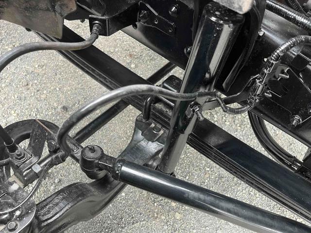 ヒノレンジャー ２．３５ｔ積４段セルフクレーン　ベッドレス　アルミブロック平　２．３５ｔ積４段クレーン付セルフローダー　アルミブロック　６速ＭＴ　荷台内寸長５２０幅２１６高３８ｃｍ　タダノ製ＴＭ－ＺＲ３０４ＳＬ　４段ブーム　ラジコン付　２．９３ｔ吊り　車両総重量７９８５キロ（59枚目）