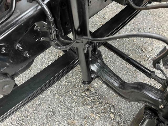 ヒノレンジャー ２．３５ｔ積４段セルフクレーン　ベッドレス　アルミブロック平　２．３５ｔ積４段クレーン付セルフローダー　アルミブロック　６速ＭＴ　荷台内寸長５２０幅２１６高３８ｃｍ　タダノ製ＴＭ－ＺＲ３０４ＳＬ　４段ブーム　ラジコン付　２．９３ｔ吊り　車両総重量７９８５キロ（60枚目）