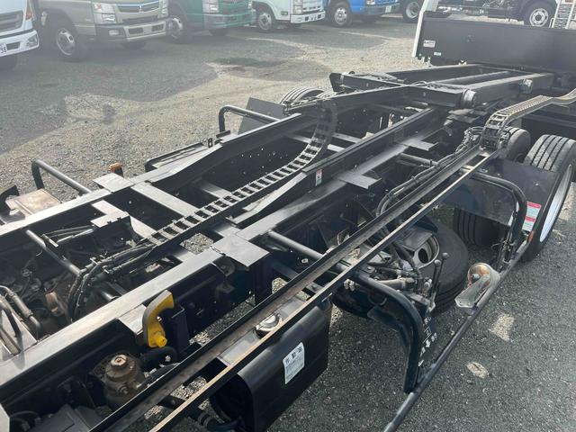 ダイナトラック ワイド超々ロング３．５ｔ積セーフティーローダー　花見台　ワイド超々ロング３．５ｔ積セーフティーローダー　４Ｌディーゼルターボ　６速ＭＴ　花見台製ＳＦ２１ＦＢ　荷台内寸長５７０幅２０８ｃｍ　電動ウインチ　ラジコン付　リヤアルミあおり　車両総重量７８３５キロ（10枚目）