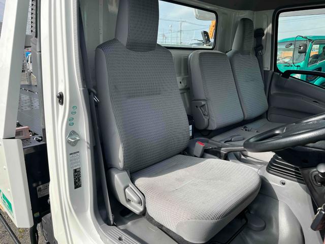 ダイナトラック ワイド超々ロング３．５ｔ積セーフティーローダー　花見台　ワイド超々ロング３．５ｔ積セーフティーローダー　４Ｌディーゼルターボ　６速ＭＴ　花見台製ＳＦ２１ＦＢ　荷台内寸長５７０幅２０８ｃｍ　電動ウインチ　ラジコン付　リヤアルミあおり　車両総重量７８３５キロ（14枚目）