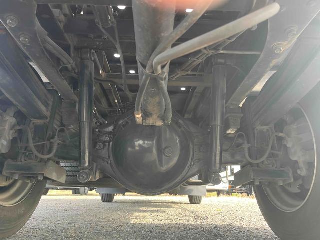 ダイナトラック ワイド超々ロング３．５ｔ積セーフティーローダー　花見台　ワイド超々ロング３．５ｔ積セーフティーローダー　４Ｌディーゼルターボ　６速ＭＴ　花見台製ＳＦ２１ＦＢ　荷台内寸長５７０幅２０８ｃｍ　電動ウインチ　ラジコン付　リヤアルミあおり　車両総重量７８３５キロ（18枚目）