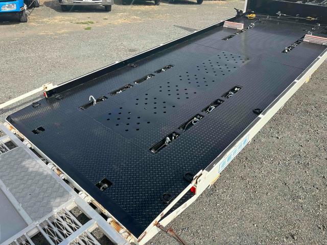 ダイナトラック ワイド超々ロング３．５ｔ積セーフティーローダー　花見台　ワイド超々ロング３．５ｔ積セーフティーローダー　４Ｌディーゼルターボ　６速ＭＴ　花見台製ＳＦ２１ＦＢ　荷台内寸長５７０幅２０８ｃｍ　電動ウインチ　ラジコン付　リヤアルミあおり　車両総重量７８３５キロ（33枚目）