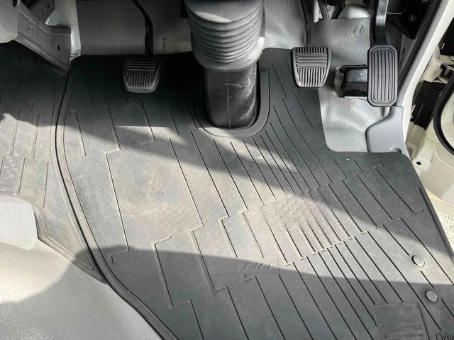 ダイナトラック ワイド超々ロング３．５ｔ積セーフティーローダー　花見台　ワイド超々ロング３．５ｔ積セーフティーローダー　４Ｌディーゼルターボ　６速ＭＴ　花見台製ＳＦ２１ＦＢ　荷台内寸長５７０幅２０８ｃｍ　電動ウインチ　ラジコン付　リヤアルミあおり　車両総重量７８３５キロ（50枚目）