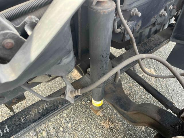 ダイナトラック ワイド超々ロング３．５ｔ積セーフティーローダー　花見台　ワイド超々ロング３．５ｔ積セーフティーローダー　４Ｌディーゼルターボ　６速ＭＴ　花見台製ＳＦ２１ＦＢ　荷台内寸長５７０幅２０８ｃｍ　電動ウインチ　ラジコン付　リヤアルミあおり　車両総重量７８３５キロ（53枚目）