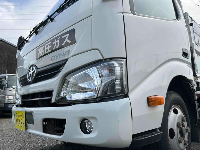 ダイナトラック 垂直ゲート付3t積ガス屋仕様平ボディー 分割5方開アオリ 3t積み平床ボディー 5速MT 全低床 ルーフキャリア付 前後上下分割式ガス屋仕様アオリ 荷台床面鉄板敷き 荷台内寸長315幅161高78cm 新明和製垂直パワーゲート付 車両総重量5985キロ(24枚目)