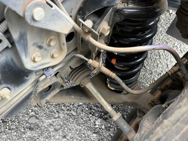 ダイナトラック 垂直ゲート付3t積ガス屋仕様平ボディー 分割5方開アオリ 3t積み平床ボディー 5速MT 全低床 ルーフキャリア付 前後上下分割式ガス屋仕様アオリ 荷台床面鉄板敷き 荷台内寸長315幅161高78cm 新明和製垂直パワーゲート付 車両総重量5985キロ(55枚目)