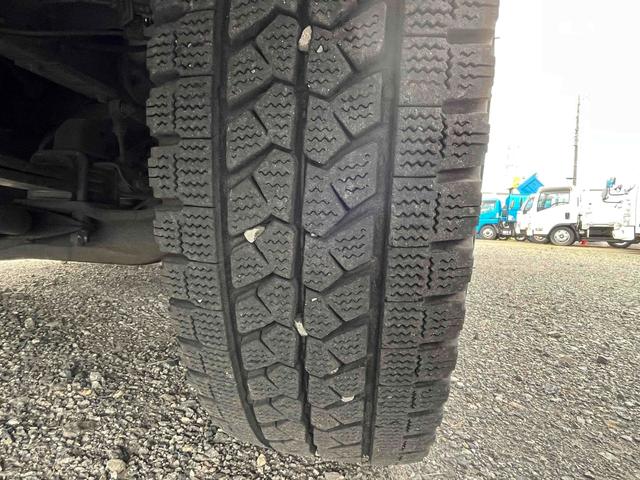 キャンター ２ｔ積跳ね上げゲート付Ｗキャブ冷蔵冷凍車　ワイド７人乗り　２ｔ積ワイドＷキャブ冷凍冷蔵車　７人乗り　デュアルＡＴ　東プレ低温ー３０℃仕様　荷台内寸長３３５幅１９４高１８５ｃｍ　床面ステンレス加工　ラッシングレール３段　極東製跳上ゲート付　リヤ観音開き（46枚目）