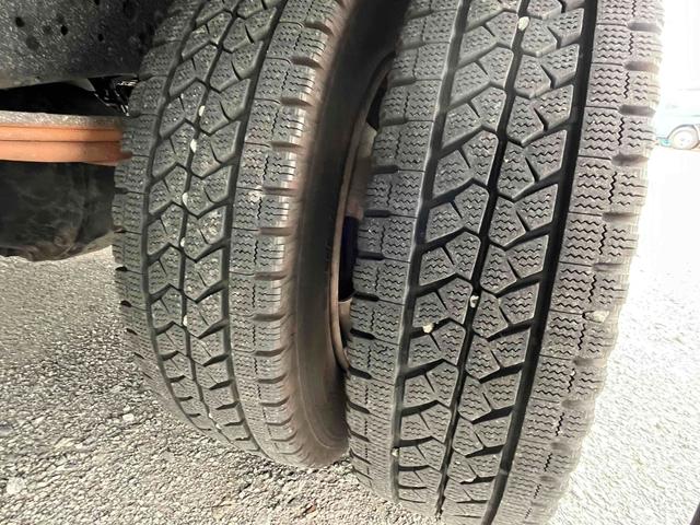 キャンター ２ｔ積跳ね上げゲート付Ｗキャブ冷蔵冷凍車　ワイド７人乗り　２ｔ積ワイドＷキャブ冷凍冷蔵車　７人乗り　デュアルＡＴ　東プレ低温ー３０℃仕様　荷台内寸長３３５幅１９４高１８５ｃｍ　床面ステンレス加工　ラッシングレール３段　極東製跳上ゲート付　リヤ観音開き（47枚目）