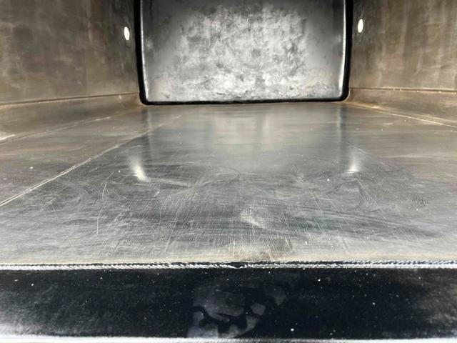 デュトロ 上物ステンレス２．５５ｔ積み巻込み式パッカー車７．３立米　２．５５ｔ積み回転板式パッカー車　６速ＭＴ　ステンレス加工車　バックカメラ　ＥＴＣ付　新明和製Ｇ－ＲＸ　７．３立米　連続スイッチ　汚水タンク　計量器　コンテナ反転装置付　車両総重量７９８５キロ（8枚目）