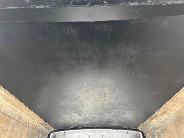 デュトロ 上物ステンレス２．５５ｔ積み巻込み式パッカー車７．３立米　２．５５ｔ積み回転板式パッカー車　６速ＭＴ　ステンレス加工車　バックカメラ　ＥＴＣ付　新明和製Ｇ－ＲＸ　７．３立米　連続スイッチ　汚水タンク　計量器　コンテナ反転装置付　車両総重量７９８５キロ（37枚目）