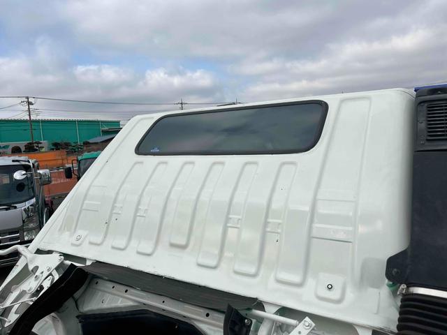 デュトロ 上物ステンレス２．５５ｔ積み巻込み式パッカー車７．３立米　２．５５ｔ積み回転板式パッカー車　６速ＭＴ　ステンレス加工車　バックカメラ　ＥＴＣ付　新明和製Ｇ－ＲＸ　７．３立米　連続スイッチ　汚水タンク　計量器　コンテナ反転装置付　車両総重量７９８５キロ（53枚目）