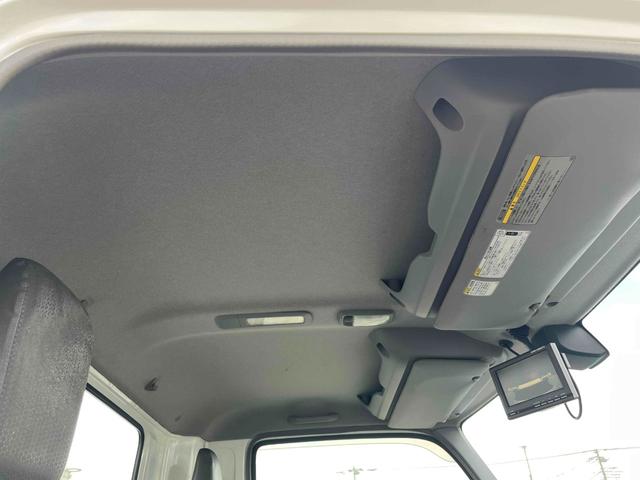 デュトロ 上物ステンレス２．５５ｔ積み巻込み式パッカー車７．３立米　２．５５ｔ積み回転板式パッカー車　６速ＭＴ　ステンレス加工車　バックカメラ　ＥＴＣ付　新明和製Ｇ－ＲＸ　７．３立米　連続スイッチ　汚水タンク　計量器　コンテナ反転装置付　車両総重量７９８５キロ（62枚目）