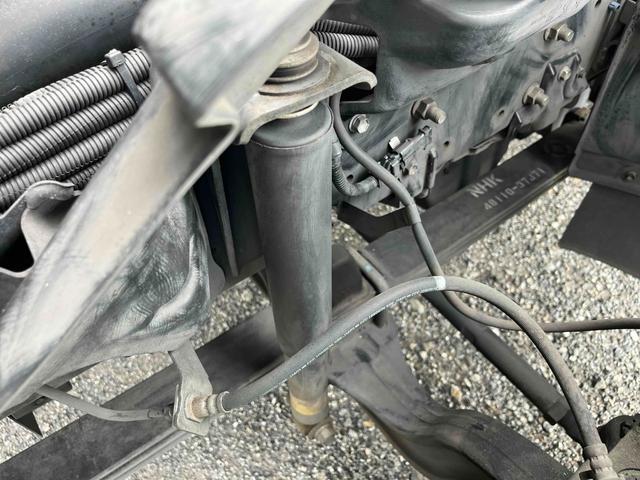 デュトロ 上物ステンレス２．５５ｔ積み巻込み式パッカー車７．３立米　２．５５ｔ積み回転板式パッカー車　６速ＭＴ　ステンレス加工車　バックカメラ　ＥＴＣ付　新明和製Ｇ－ＲＸ　７．３立米　連続スイッチ　汚水タンク　計量器　コンテナ反転装置付　車両総重量７９８５キロ（65枚目）