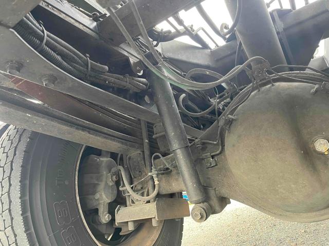 デュトロ 上物ステンレス２．５５ｔ積み巻込み式パッカー車７．３立米　２．５５ｔ積み回転板式パッカー車　６速ＭＴ　ステンレス加工車　バックカメラ　ＥＴＣ付　新明和製Ｇ－ＲＸ　７．３立米　連続スイッチ　汚水タンク　計量器　コンテナ反転装置付　車両総重量７９８５キロ（66枚目）