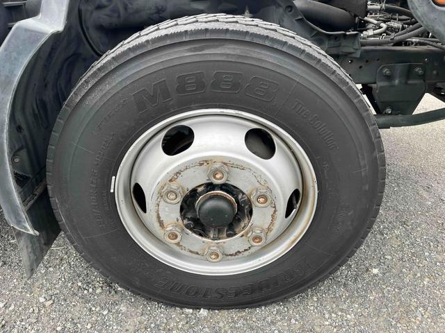 デュトロ 上物ステンレス２．５５ｔ積み巻込み式パッカー車７．３立米　２．５５ｔ積み回転板式パッカー車　６速ＭＴ　ステンレス加工車　バックカメラ　ＥＴＣ付　新明和製Ｇ－ＲＸ　７．３立米　連続スイッチ　汚水タンク　計量器　コンテナ反転装置付　車両総重量７９８５キロ（68枚目）