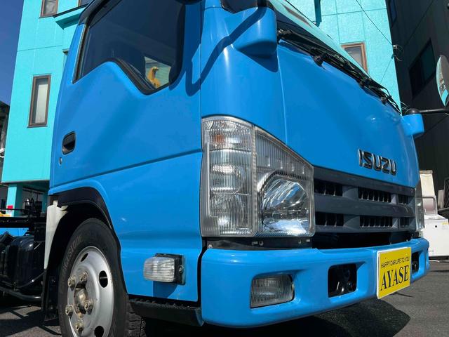 エルフトラック ３ｔ積アームロール新明和Ｗシリンダー　６速ＭＴ　３ｔ積み脱着装置付コンテナ専用車　６速ＭＴ　車検Ｒ９年２月１１日　新明和製アームロール　ＣＣＡ２２－１１　ツインホイスト　タイヤ山５分　車両総重量５８３５キロ（25枚目）