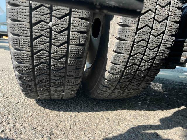 エルフトラック ３ｔ積アームロール新明和Ｗシリンダー　６速ＭＴ　３ｔ積み脱着装置付コンテナ専用車　６速ＭＴ　車検Ｒ９年２月１１日　新明和製アームロール　ＣＣＡ２２－１１　ツインホイスト　タイヤ山５分　車両総重量５８３５キロ（52枚目）