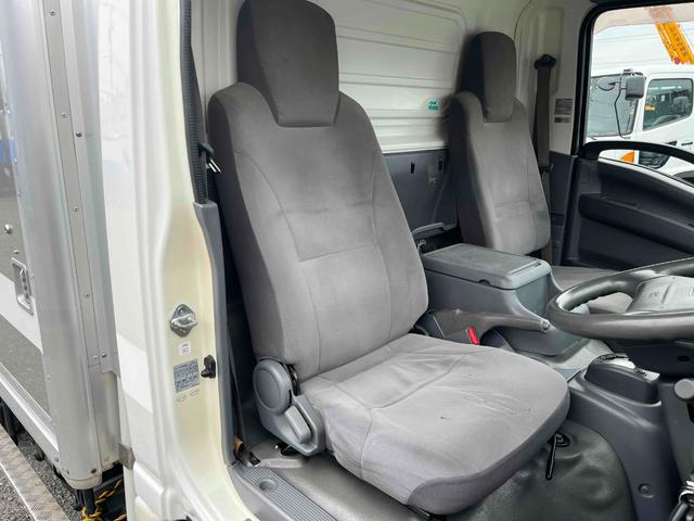 エルフトラック ２ｔ積セミロング５室仕様ボトルカー　ＡＴ　上下仕切り付　セミロング２ｔ積ボトルカー　スムーサーＡＴ　５室仕様　上下仕切り板付　リヤ跳上扉　金庫付　荷室カギ付　ＥＴＣ　カラーバックカメラ付　車両総重量４９８０キロ　５ｔ限定免許対応（13枚目）